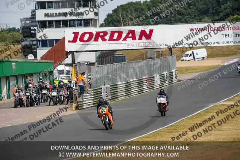 Vintage motorcycle club;eventdigitalimages;mallory park;mallory park trackday photographs;no limits trackdays;peter wileman photography;trackday digital images;trackday photos;vmcc festival 1000 bikes photographs